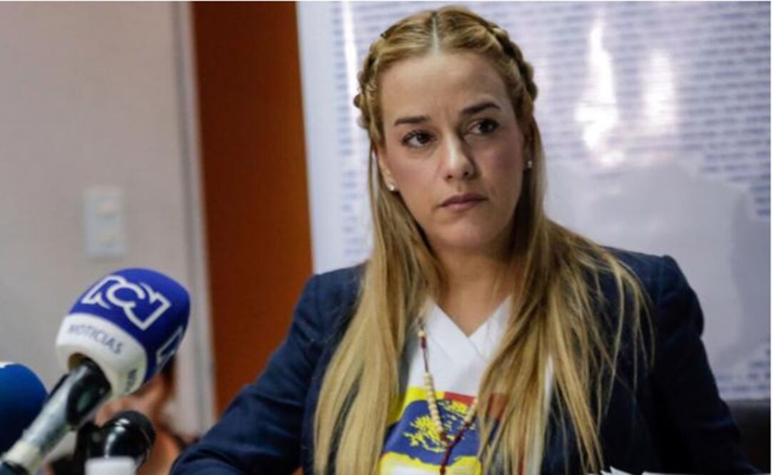 Lilian Tintori, wife of Venezuelan opposition leader Leopoldo López, takes part in a press conference in Caracas, Venezuela - Xinhua