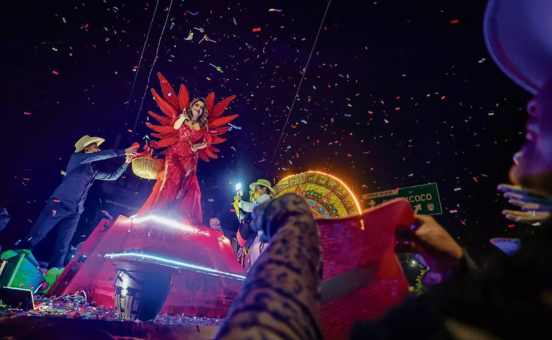 Las calles se llenan de música de banda, danzón, carros alegóricos, disfraces de todo tipo, reinas del carnaval y una gran alegría de fiesta, preservando tradiciones en las localidades. Foto: Luis Camacho / EL UNIVERSAL