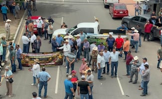 Productores de Sinaloa toman caseta en Guasave y bloquean carretera en Culiacán; exigen pago de apoyos pendientes