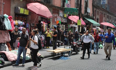 FOTOS: Vendedores ambulantes burlan operativos en 30 segundo en el centro de la CDMX
