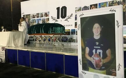 Bucaneros de Satélite rinden homenaje a su quarterback asesinado 