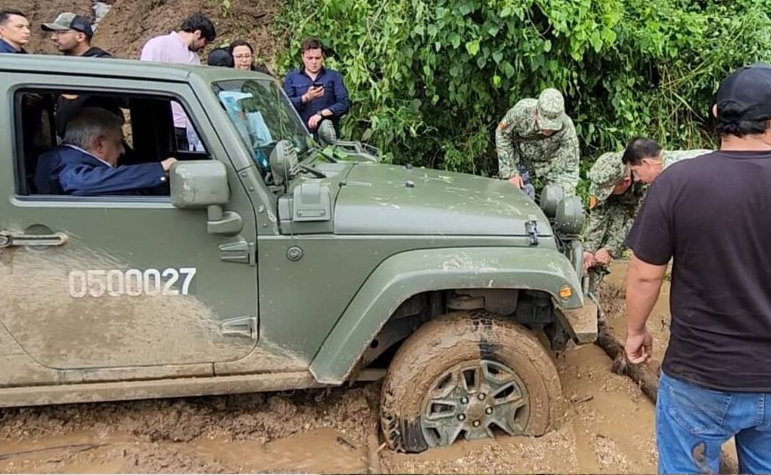 AMLO cruza a pie para llegar a Acapulco / Foto: @24_Morelos