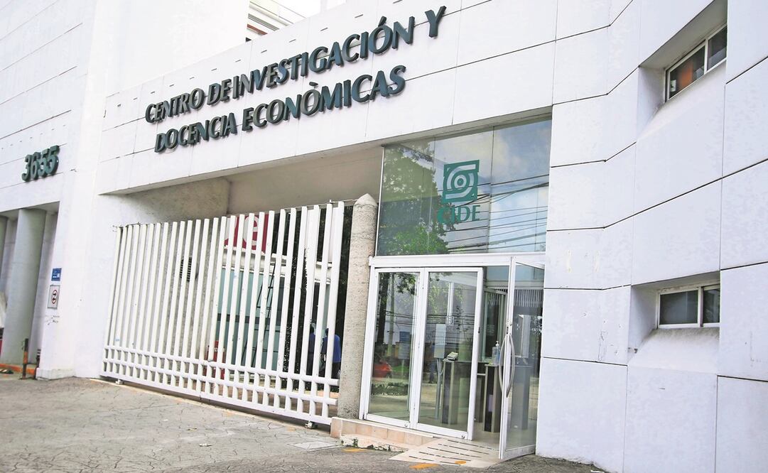 Estudiantes del CIDE piden que les entreguen obligaciones fiscales del centro, anteriores a 2012. Foto: Archivo / EL UNIVERSAL