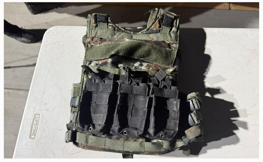 Huye en Audi con fusil AK-47; cae tras persecución en brecha de Mocorito, Sinaloa. Foto: Especial