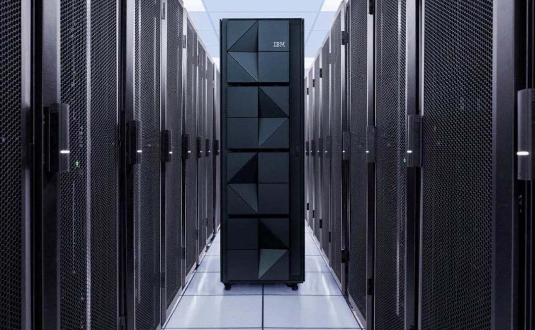 IBM presentó z16, el sistema con un acelerador de IA integrado en el chip, que ofrece inferencia de latencia optimizada. 