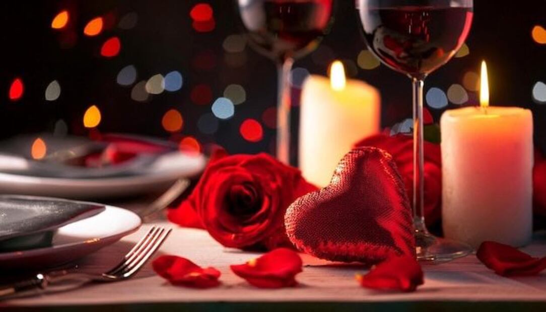 San Valentín no se trata de cuánto se gasta, sino de la intención y el amor con el que se planifica la celebración. Fuente: Freepik.