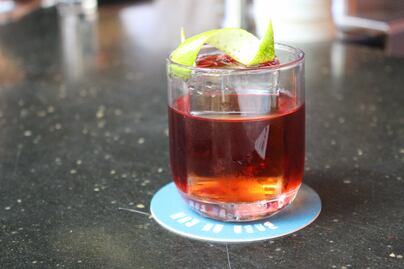 Baba Au Rum, el templo griego del ron, llegó a la CDMX por una noche