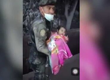 Rescatan a bebé con vida tras erupción de volcán