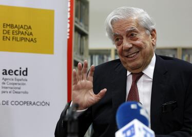 Vargas Llosa, preocupado por "guerra entre libros y pantallas"