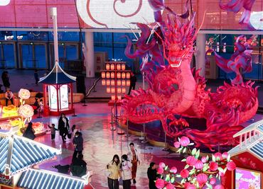 Población mundial de 50 años y más rebasa a los de 15 y menos por primera vez, reportan