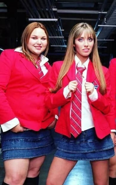 Actriz de "RBD" luce su figura en traje de baño