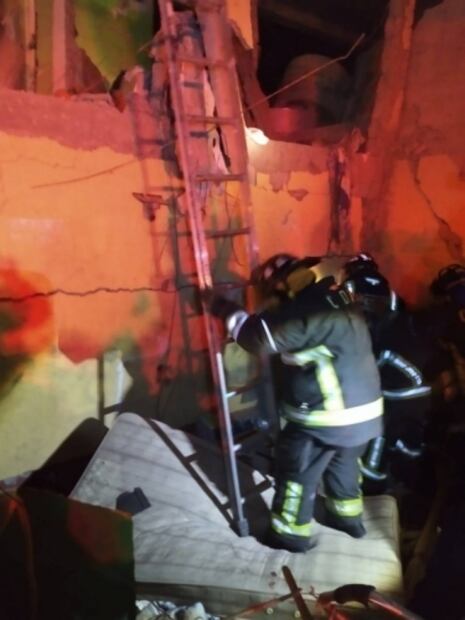 Explosión de gas derrumba muros de vecindad en la colonia Morelos; reportan personas atrapadas