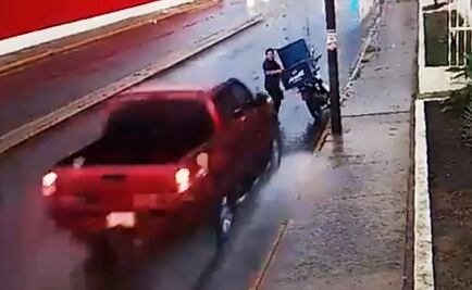 Arrollan en Tabasco a repartidor de periódico, quien se salva milagrosamente 