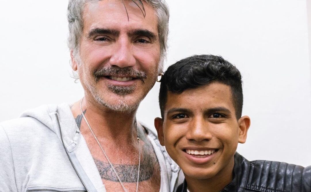 El cantante compartió escenario con un pequeño fan  Foto: Instagram