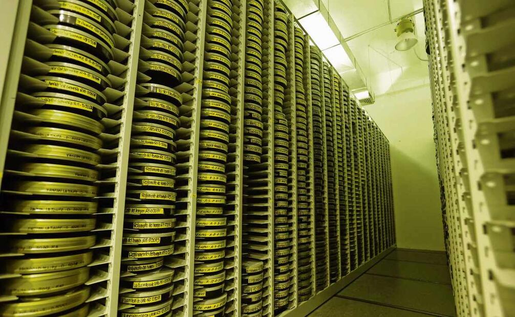 Hay más de 12 mil títulos, en diferentes formatos, en bóveda. Foto: Gabriel Pano / El UNIVERSAL
