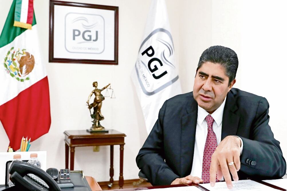 El procurador Edmundo Garrido afirma que se requieren los planos estructurales de 156 inmuebles que resultaron dañados por el sismo (LUCÍA GODÍNEZ,. EL UNIVERSAL)