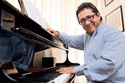 Héctor Infanzón festeja 40 años de trayectoria