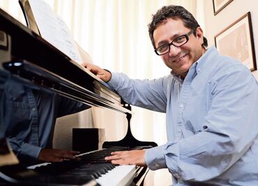 Héctor Infanzón festeja 40 años de trayectoria