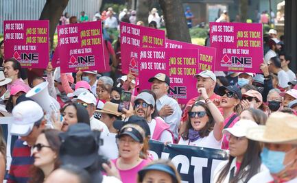 Opositores a reforma electoral convocan a "marea rosa" mismo día que marcha de AMLO