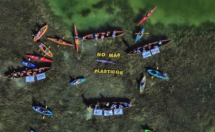 Ambientalistas exigen "No más plásticos" a bordo de kayaks, desde Laguna Nichupté en Cancún