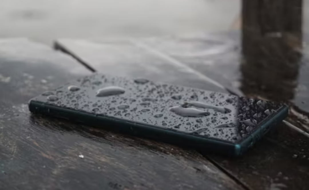 ¿Qué hacer si tu celular se moja? Guía paso a paso. Imagen: Unsplash