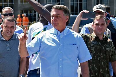 A días de conocer su suerte, Bolsonaro "no quiere alimentarse"; sufre crisis de hipo y vómitos, informa su hijo