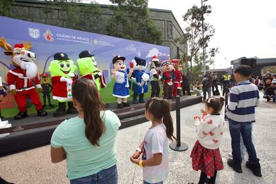 Reconocen trabajo de policías con pases para Parque Aztlán"; "el objetivo es que vengan las hijas e hijos" de uniformados: Pablo Vázquez