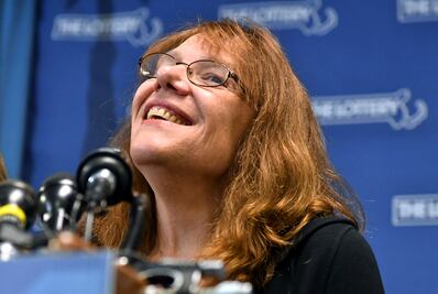 La historia de la mujer que se ganó 758 mdd en la lotería de EU
