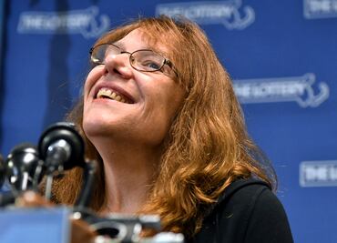 La historia de la mujer que se ganó 758 mdd en la lotería de EU