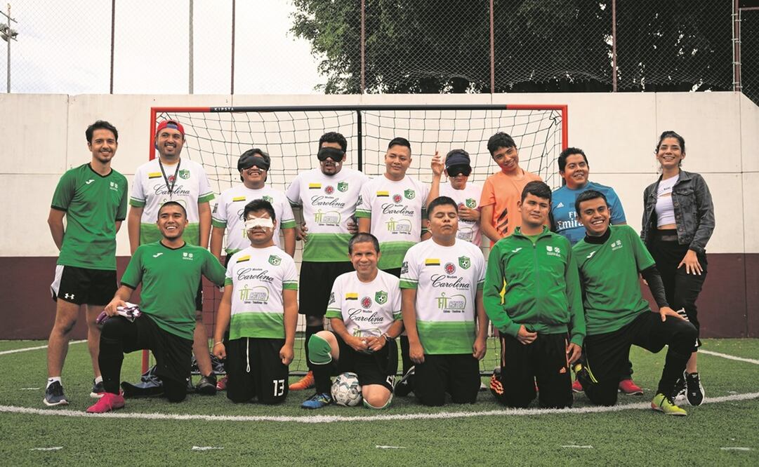 Los Aztecas de la Ciudad de México jugaron un partido de futbol en el deportivo José María Morelos y Pavón. Foto: Mayolo López/ OBTURADOR.