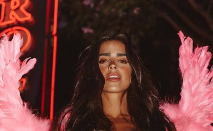 Bárbara de Regil acepta el reto y camina en la calle con lencería y alas de ángel