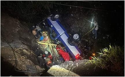 Sube a tres el número de muertos por la volcadura de camioneta en carretera Malinalco-Chalma