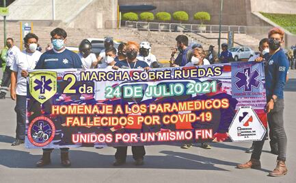 Rinden honores a los paramédicos fallecidos por virus
