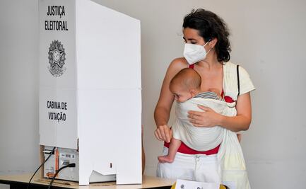 Cierran los colegios electorales para la segunda vuelta electoral en Brasil