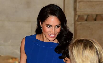 Meghan Markle triunfa en Londres con un vestido azul cerúleo