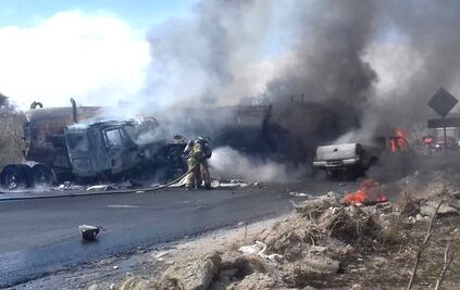 Mueren 6 personas calcinadas tras choque en Guanajuato