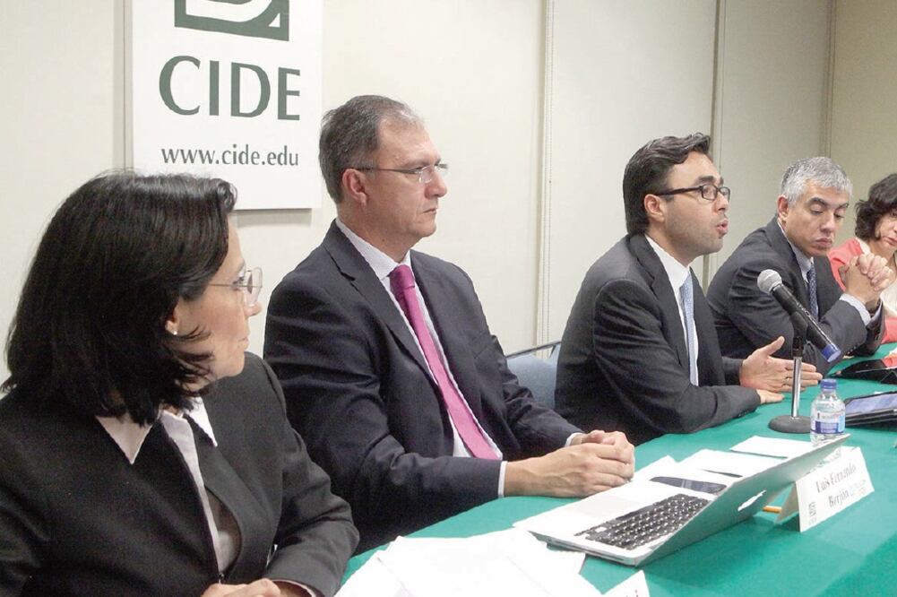 El artículo 293 de la ley de telecom menciona que el IFT podrá definir, modificar y ordenar la suspensión de información si no es veraz (ARCHIVO EL UNIVERSAL)