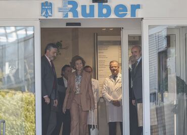 Dan de alta a la reina Sofía tras 4 días hospitalizada por una infección