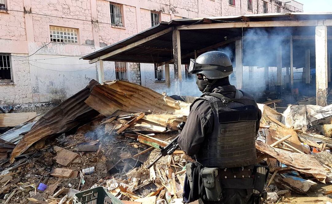 Los escombros que se encuentran dentro del penal (Especial)