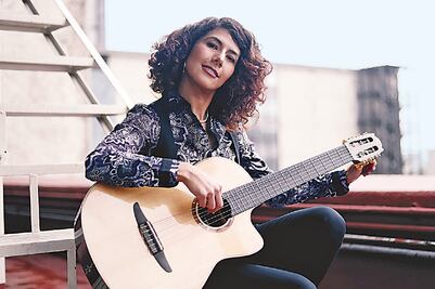 Rosalía rockea con folclor 