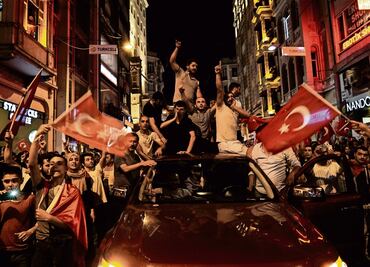 Gobierno turco realiza purga tras el fallido golpe de Estado