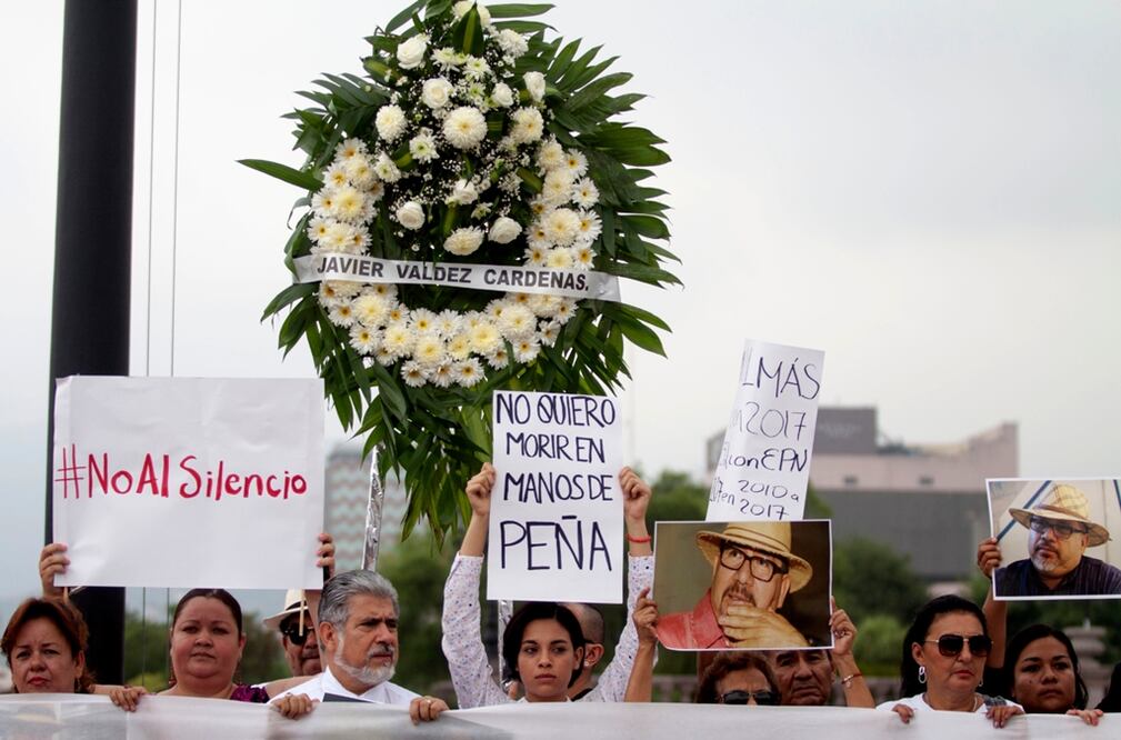 El evento organizado por la Asociación Estatal de Periodistas y la Red de Periodistas del Noreste, en la Explanada de la Gran Plaza de Monterrey, se leyeron textos de Javier Valdez. Foto: Cuartoscuro.com
