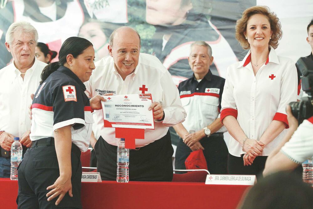 Fernando Suinaga, presidente de la Cruz Roja Mexicana, entregó reconocimientos a voluntarias y voluntarios de la institución (JUAN BOITES / EL UNIVERSAL)