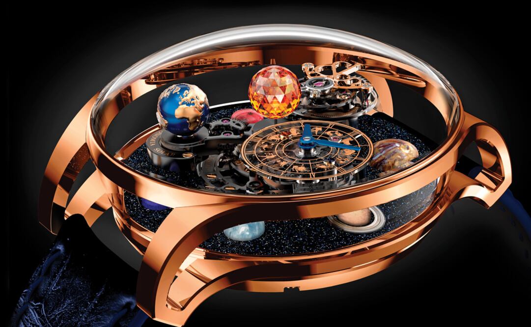 El sistema planetario está compuesto por tres brazos: uno para el contador horario hecho en zafiro, otro para el tourbillon de doble eje rotacional con la jaula en forma del logo de Jacob & Co y el tercero para la reproducción de la Tierra.
