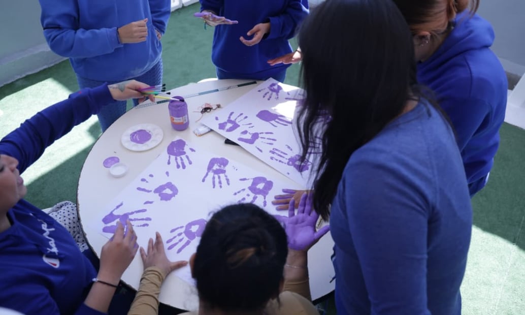 Las mujeres de este penal alzaron la voz a través de pancartas que estarán presentes en la marcha del 8M por parte de la organización La Cana. Foto: Fernanda Rojas /EL UNIVERSAL