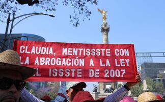 CNTE acusa represalias contra maestros que protestan en México; señala destitución y descuentos en más de 20 mil casos