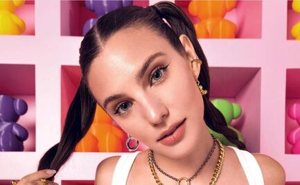 Macarena Achaga luce como diosa en vestido transparente