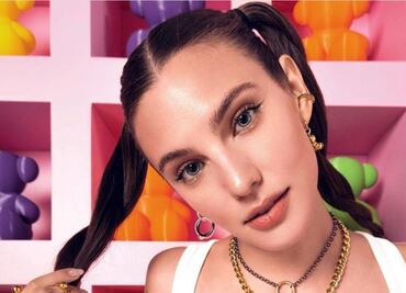 Macarena Achaga luce como diosa en vestido transparente