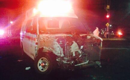Ambulancia y camión chocan en Iztapalapa