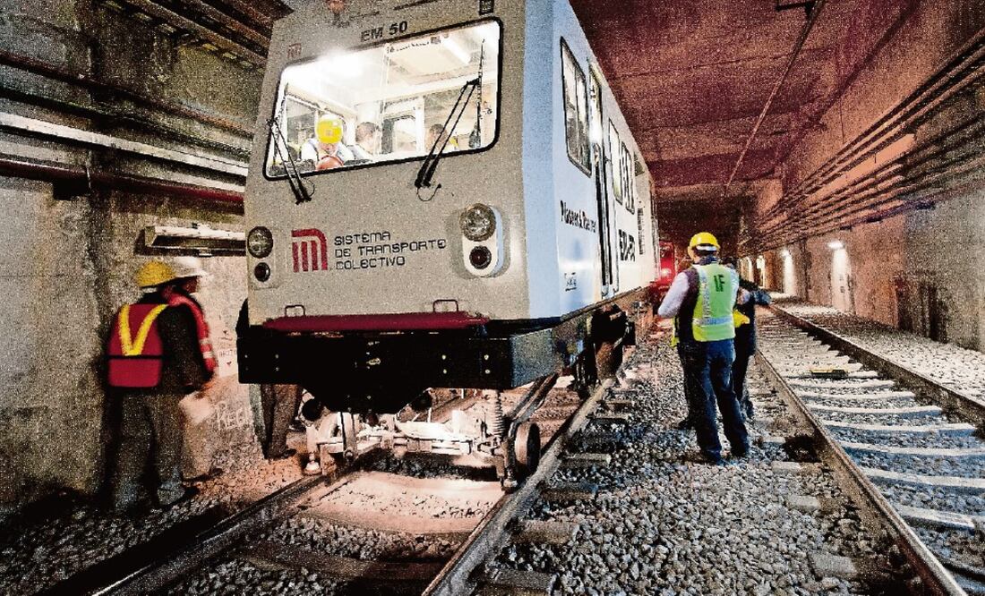 El tramo subterráneo de la Línea Dorada, que no ha dejado de brindar servicio, presenta problemas como filtraciones de agua y piezas rotas (ARCHIVO EL UNIVERSAL)
